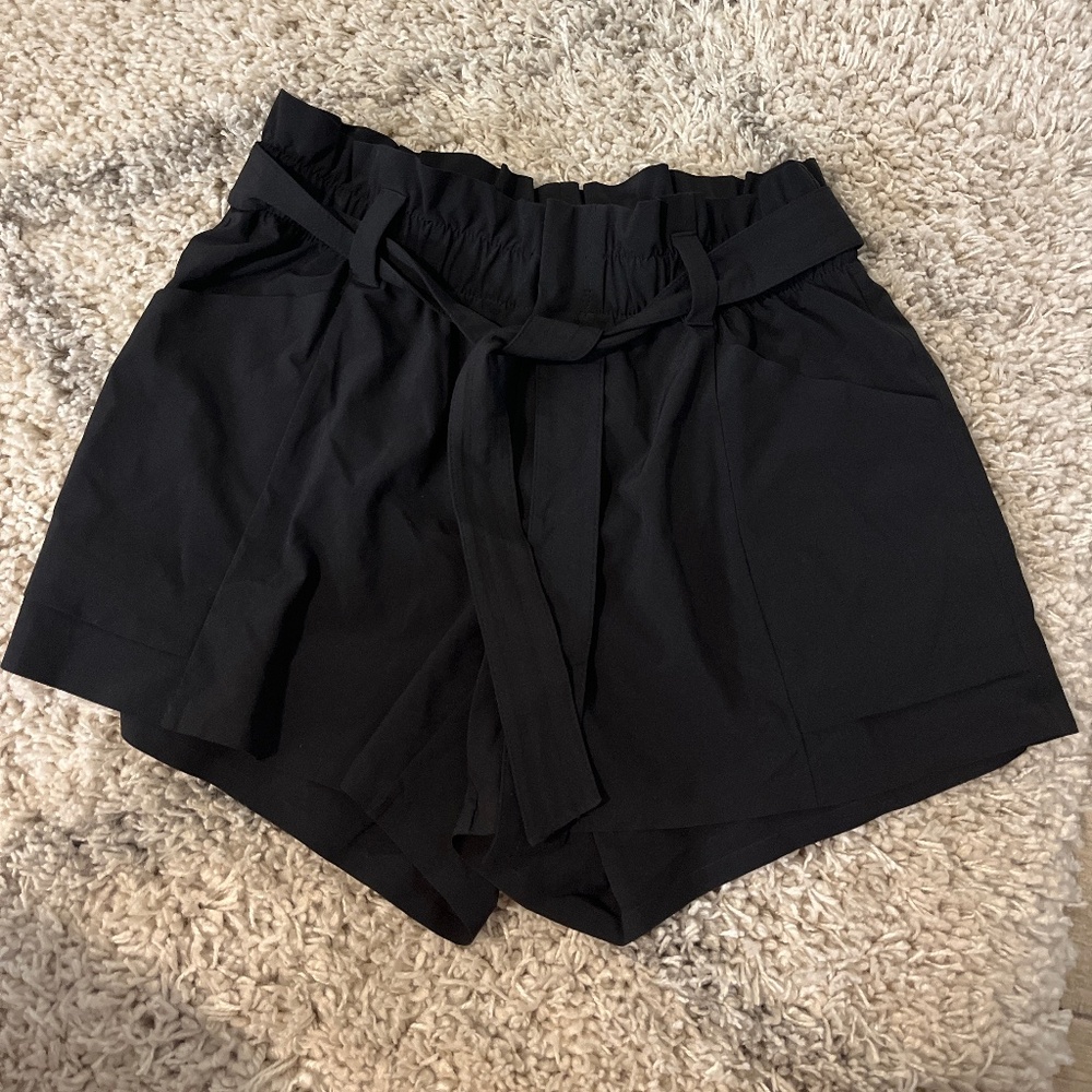 Athleta paperbag belted shorts